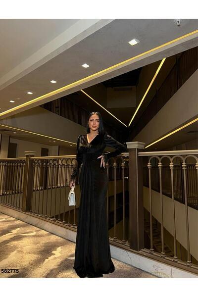 Modafeminen Βραδινό φόρεμα από βελούδινο ελαστικό ύφασμα με λεπτομέρεια από π...