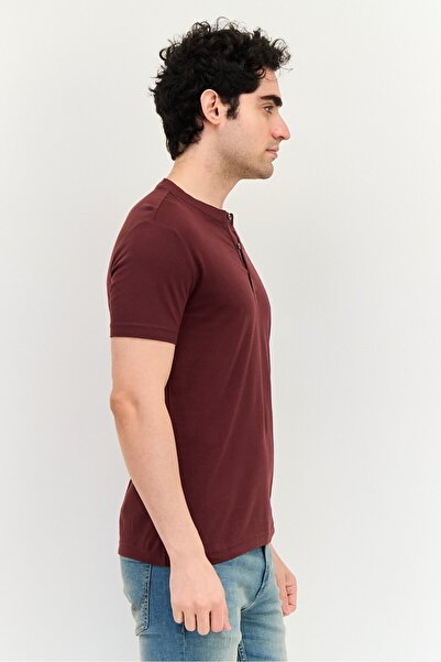 Levi's Men Band Collar Short Sleeves Brand Logo T-shirts, Maroon