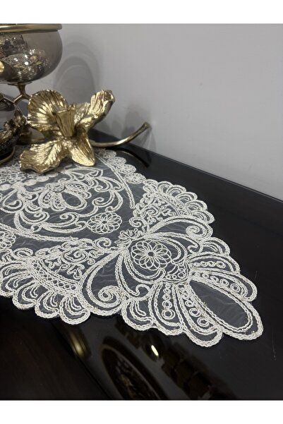 Santara أوفانجارد كريم رنر ذو اللون الكريمي