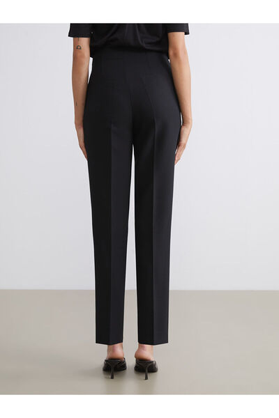 LC Waikiki LCW ECO Siyah Dar Fit Pileli Kadın Pantolon W5FP06Z8