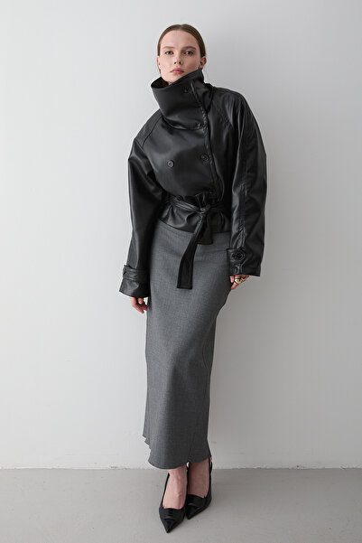 Laluvia Černá kožená bunda s páskem na knoflíky - 509261