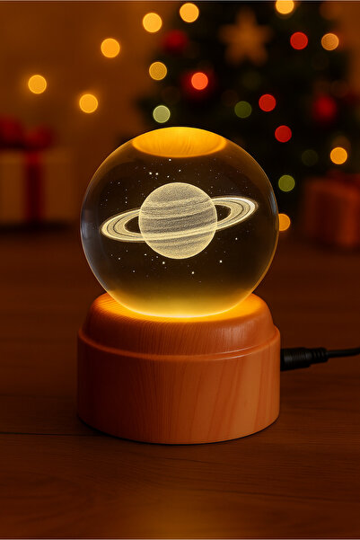 Deryal Hediyelik Satürn Gezegen Tasarımlı USB’li Dönen cam küre. Standlı, ışıklı dekoratif gece lambası.