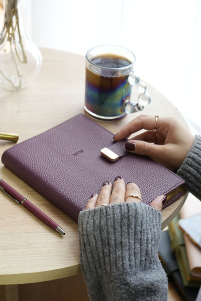 Victoria's Journals Exclusive 2026 Daily Agenda A5 (14X21Cm) Ivory 80Gr. The Inside Can Be Changed.