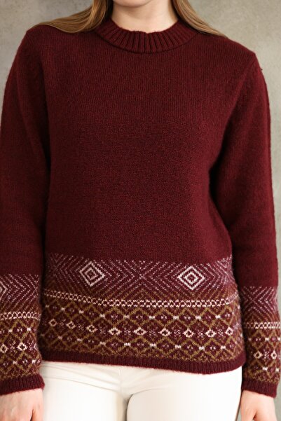 VEGENZE Women's Burgundy Ethnic Pattern Soft Knitwear Sweater and Neck Collar Set of 2