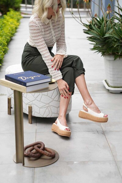 SHOEMOL SKD-038 Vanilya Tokalı Kadın Sandalet