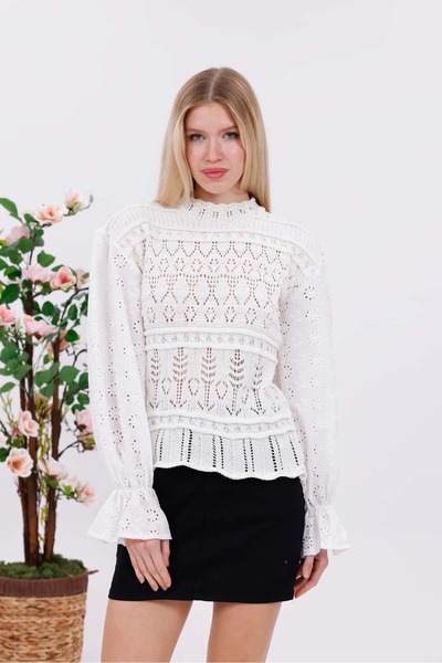 Pulli Collection Fisto Detailed Lace Blouse