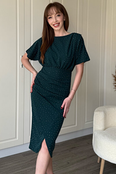 Dilay Gökoğlu Butik Kısa Kollu Drapeli Taşlı Midi Yeşil Elbise