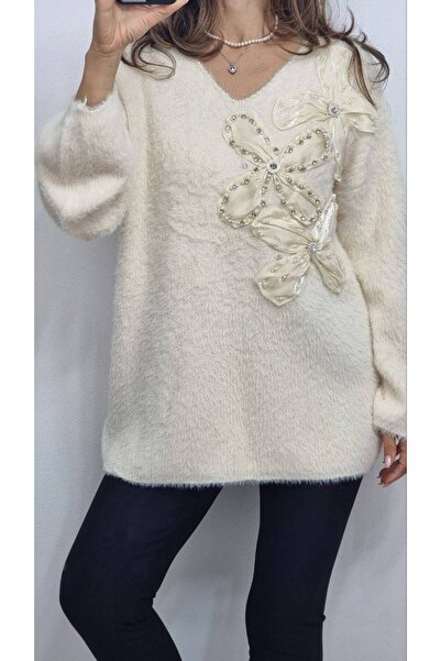 GLAMSI Fluffy angora sweater with appliquéd accessories
