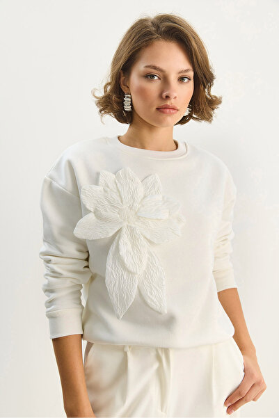 Bianco Lucci Kadın Bisiklet Yaka Çiçek Aksesuarlı Üç İplik Şardonlu Sweatshirt 60601043