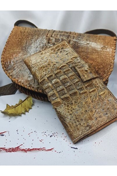 ŞIK VE MUTLU Crocodile Skin Buttoned Horizontal Wallet