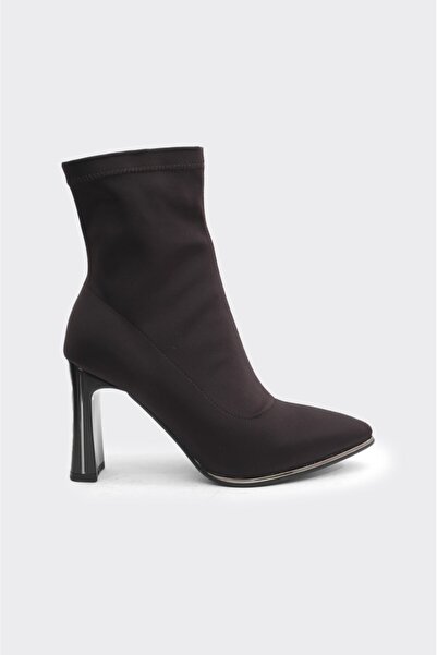 derinet Topuklu Fermuarlı Kadın Bot