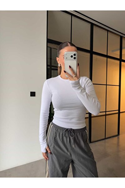 BB Bensu Buyruk TRICOU BASIC ALB DIN BUMBAC CU DETALII PE DEGETE