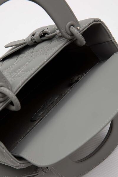 Levidor Square Accessory Detailed Handbag