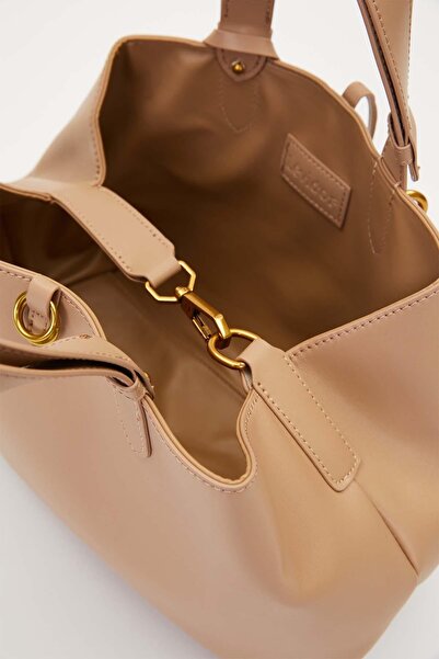 Levidor Wallet Detailed Handbag