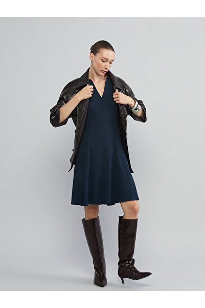 LC Waikiki Lcwaikiki Classic Navy Blue V-Neck Waist-Fitted Dress