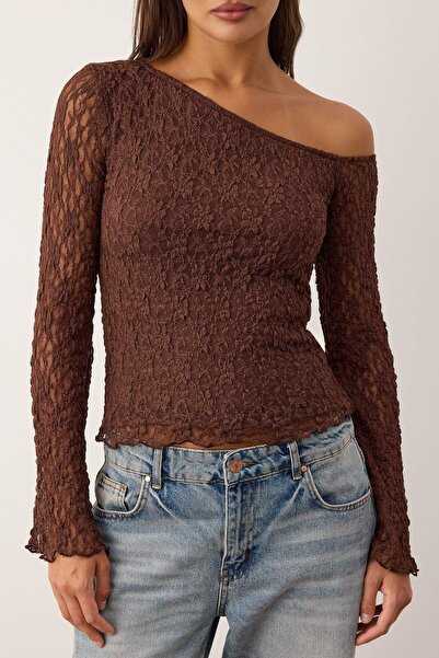 Trendyol Collection Brown Lace Asymmetrical Neckline Fitted/Slim Fit Knitted Blouse Twoaw26Bz00036