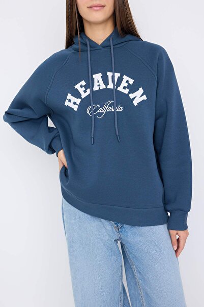 Trendyol Collection Hanorac tricotat cu glugă, cu broderie cu slogan Teen Petrol, oversize/fit larg TWOAW26SW00175