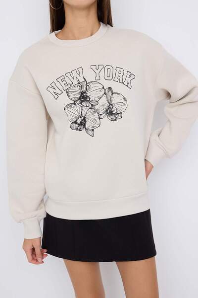Trendyol Collection Teen Stone Printed Oversize/Wide Fit Thick Fleece Inside Knitted Sweatshirt Twoaw26Sw00216