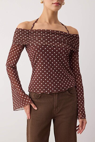 Trendyol Collection Καφέ πουά μπλούζα με μανίκια με κορδόνια με λεπτομέρεια πλεκτή μπλούζα με γιακά Madonna TWOSS24BZ00046