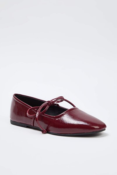 TRENDYOL SHOES Teen Burgunderrote Ballerinas mit Faltenoptik und Schnürdetail für Damen mit runder Spitze TAKAW26BE00002