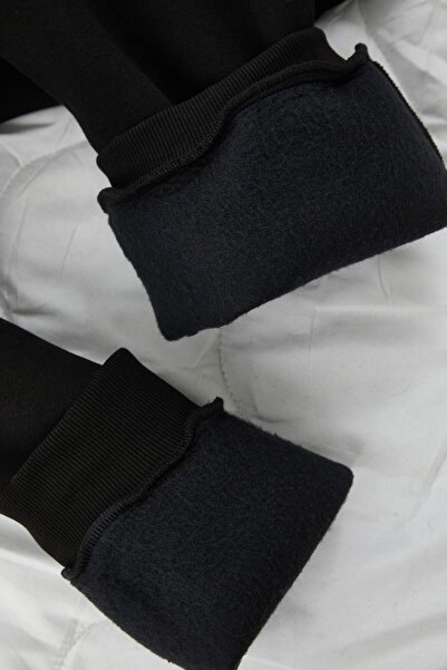 Trendyol Collection Σετ φούτερ-φούτερ με φαρδιά κουκούλα με μαύρο κέντημα μεγάλου μεγέθους TMNAW25TS00000