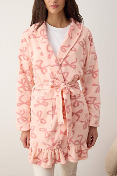 Trendyol Collection Teen Pink Ribbon bedruckter, gerüschter Fleece-Strick-Morgenmantel mit Taschen THMAW26SB00003