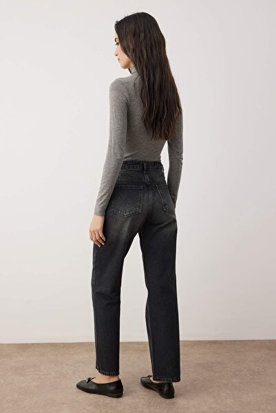 Trendyol Collection Antracitové džíny s vysokým pasem, asymetrickým zapínáním a detailem v pase, rovný střih/tube leg TWOAW26JE00132