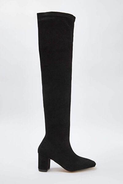 TRENDYOL SHOES Černé semilové strečové holínky s blokovým podpatkem nad kolena pro ženy  
TAKAW26CZ00004