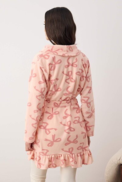 Trendyol Collection Teen Pink Ribbon bedruckter, gerüschter Fleece-Strick-Morgenmantel mit Taschen THMAW26SB00003