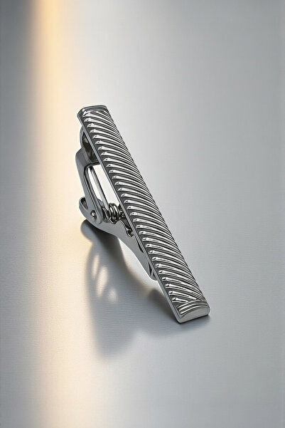 Milleniva دبوس صدر ملتوي نحيف