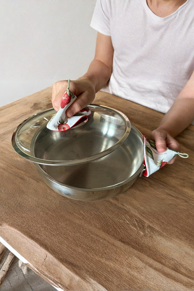 Aysha co Duck Keten Kumaş Tencere Tutacağı | 2’li – Çilek Desen – 8,5×8,5cm