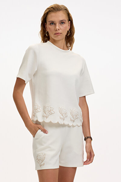 Allyco Çiçek Nakışlı Cepli Beyaz Şort