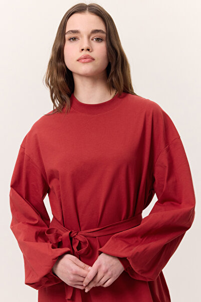 Manuka Rotes langes bequemes langes Kleid mit Ballonärmeln