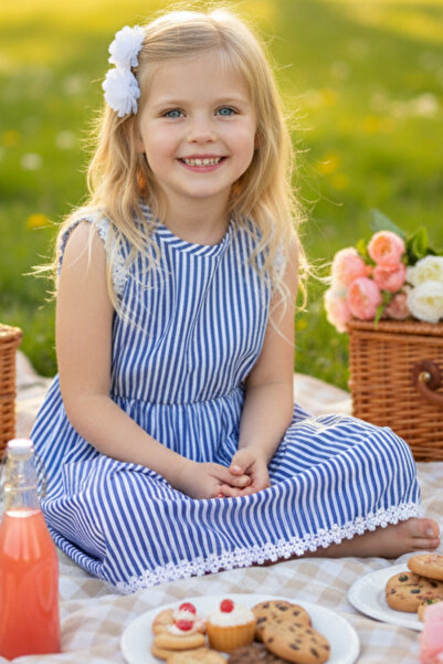 Parla Kids 0016 - Rochie festonată cu dungi albastre și albe cu set de catarame albe