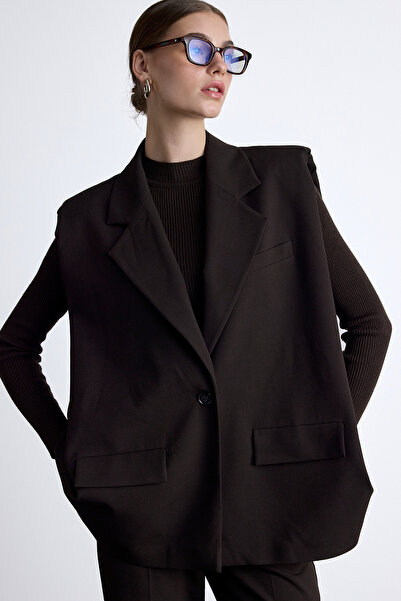 Manuka Bitter Brown Colored Wide Shoulder Vest