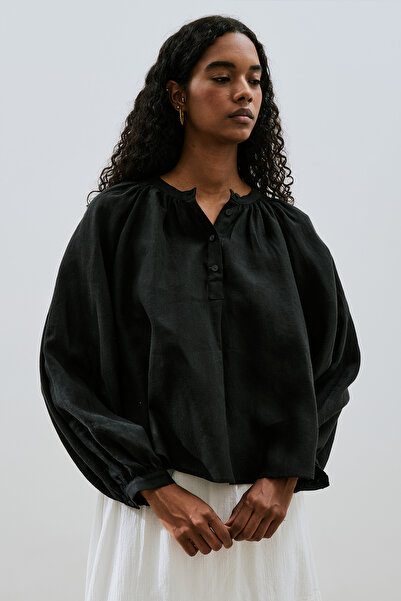 Manuka Black Thin Linen Shirt - Gathered Collar