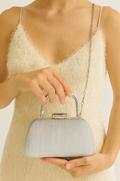 Çanta Trend حقيبة فستان سهرة نسائية باللون الفحمي مع حزام يد وسلسلة طويلة