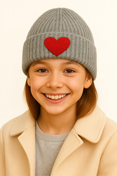 byebruketenci Căciulă pentru copii gri și roșie cu sclipici - Detaliu cu inim...