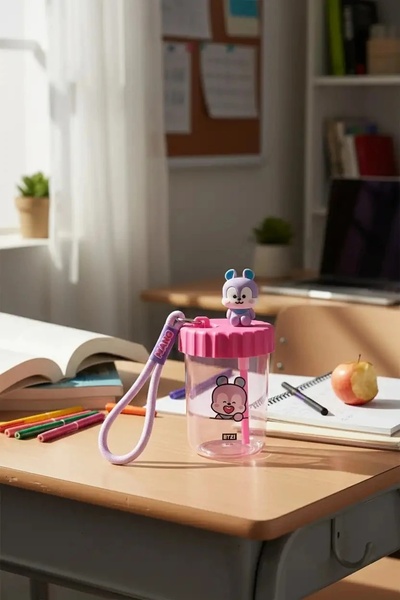 Miniso BT21 Lisanslı Süslemeli ve Askılı Plastik Şişe (520mL) - Mang