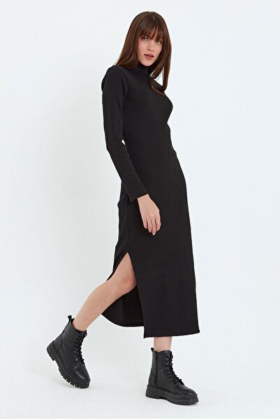 ESPİNA Γυναικείο μακρύ μαύρο φόρεμα με πλεκτό λαιμόκοψη και σχιστό μέρος