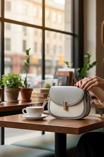 Classbag Modern Oval Hatlı Gri&Beyaz Renk Kapaklı Kadın Omuz Çantası