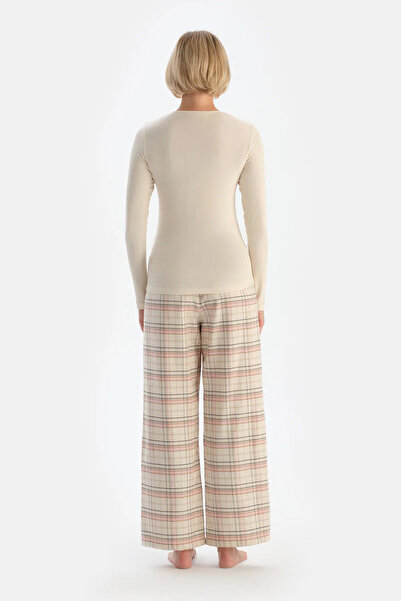 Dagi Ekru Kaşkorse Tişört Ekose Dokuma Pantolonlu Pijama Takımı