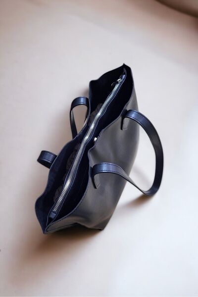 FARBAG ΜΑΥΡΗ ΤΣΑΝΤΑ ΏΜΟΥ ΜΕ ΜΕΓΑΛΟ ΦΕΡΜΟΥΑΡ ΚΑΙ ΚΛΕΙΣΤΗ ΣΤΟΙΧΕΙΑ ΑΠΟ ΤΕΧΝΗΤΟ ΔΕΡΜΑ