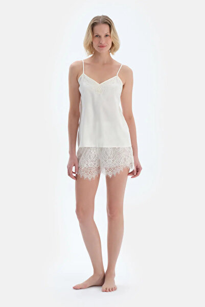 Dagi Off-White Lace Detailed Bride Shorts