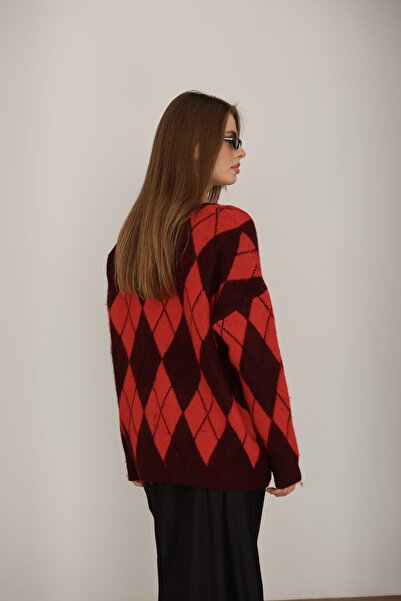 FEHUBLOOM Two Color Diamond Pattern Sweater