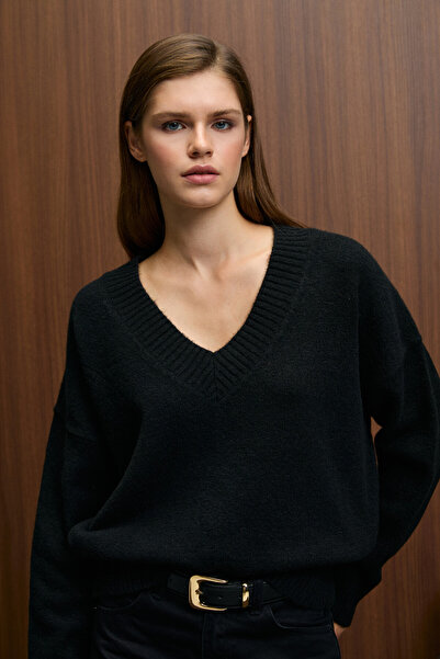 GRIMELANGE Norsha Women's V-Neck Soft Textured Relaxed Fit Knitwear Black Sweater