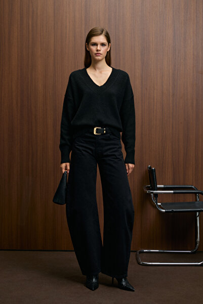 GRIMELANGE Norsha Women's V-Neck Soft Textured Relaxed Fit Knitwear Black Sweater