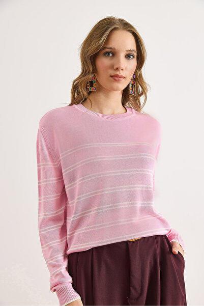 Olalook Γυναικείο πουλόβερ από βισκόζη ροζ καραμέλα με ριγέ ντραπέ λεπτό πλεκτό πουλόβερ KZK-19001011