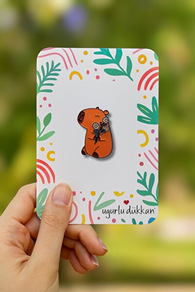 uğurlu dükkan Çiçekli Büyük Capybara Rozeti