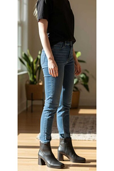 By Ramon Caliente Dámské elitní kozačky na podpatku s tupou špičkou rozžhývají svůj lesk v listopadu 2025